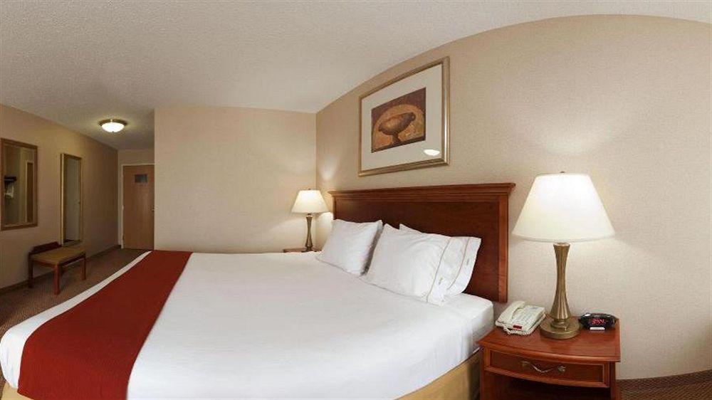 Holiday Inn Express Hotel & Suites Grand Blanc By Ihg Exterior photo