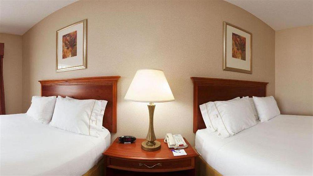 Holiday Inn Express Hotel & Suites Grand Blanc By Ihg Exterior photo