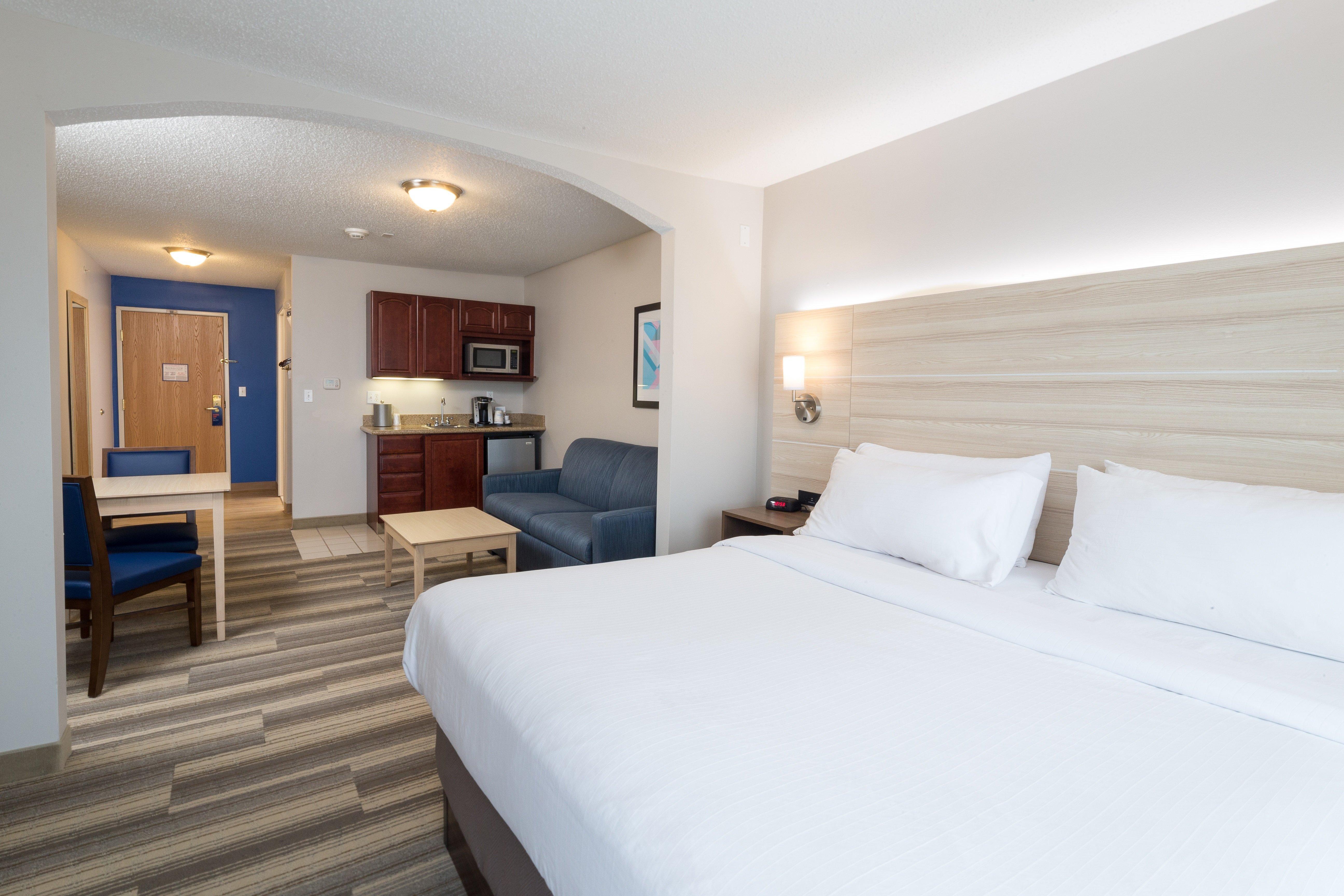 Holiday Inn Express Hotel & Suites Grand Blanc By Ihg Exterior photo