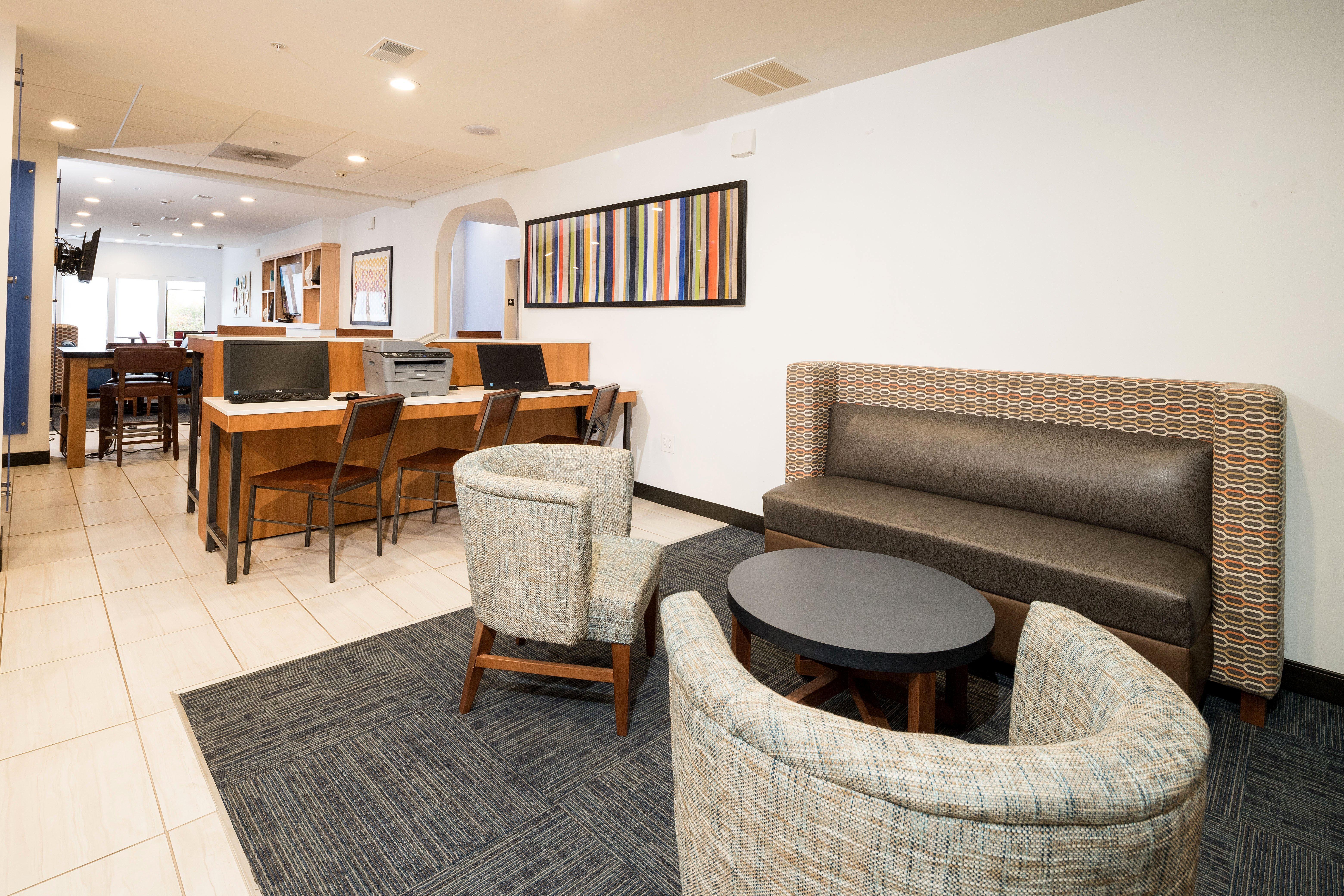Holiday Inn Express Hotel & Suites Grand Blanc By Ihg Exterior photo