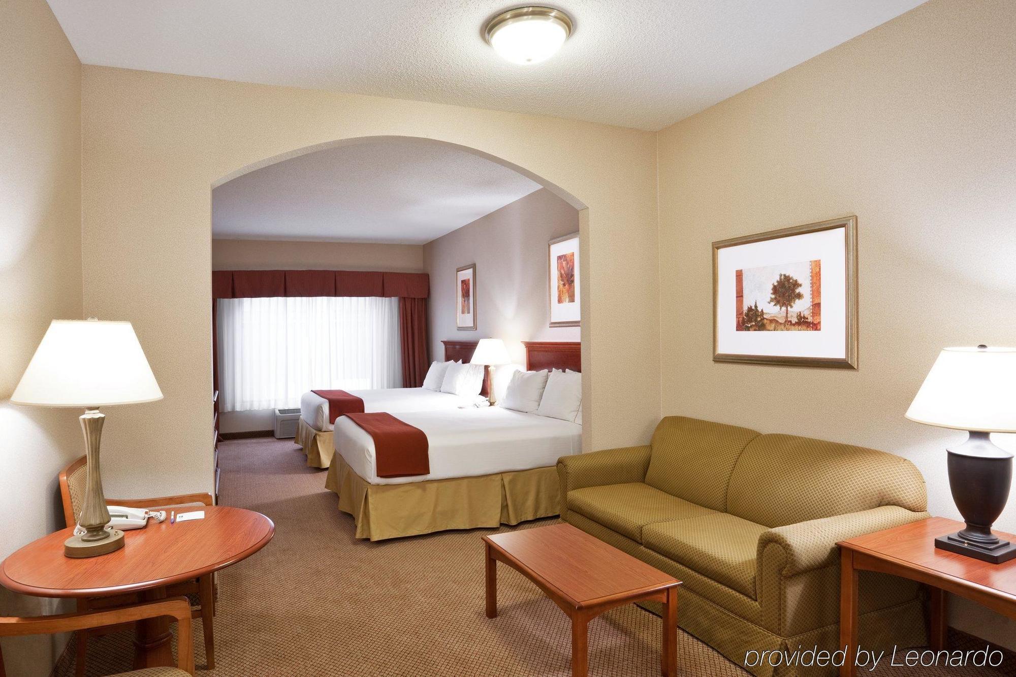 Holiday Inn Express Hotel & Suites Grand Blanc By Ihg Exterior photo