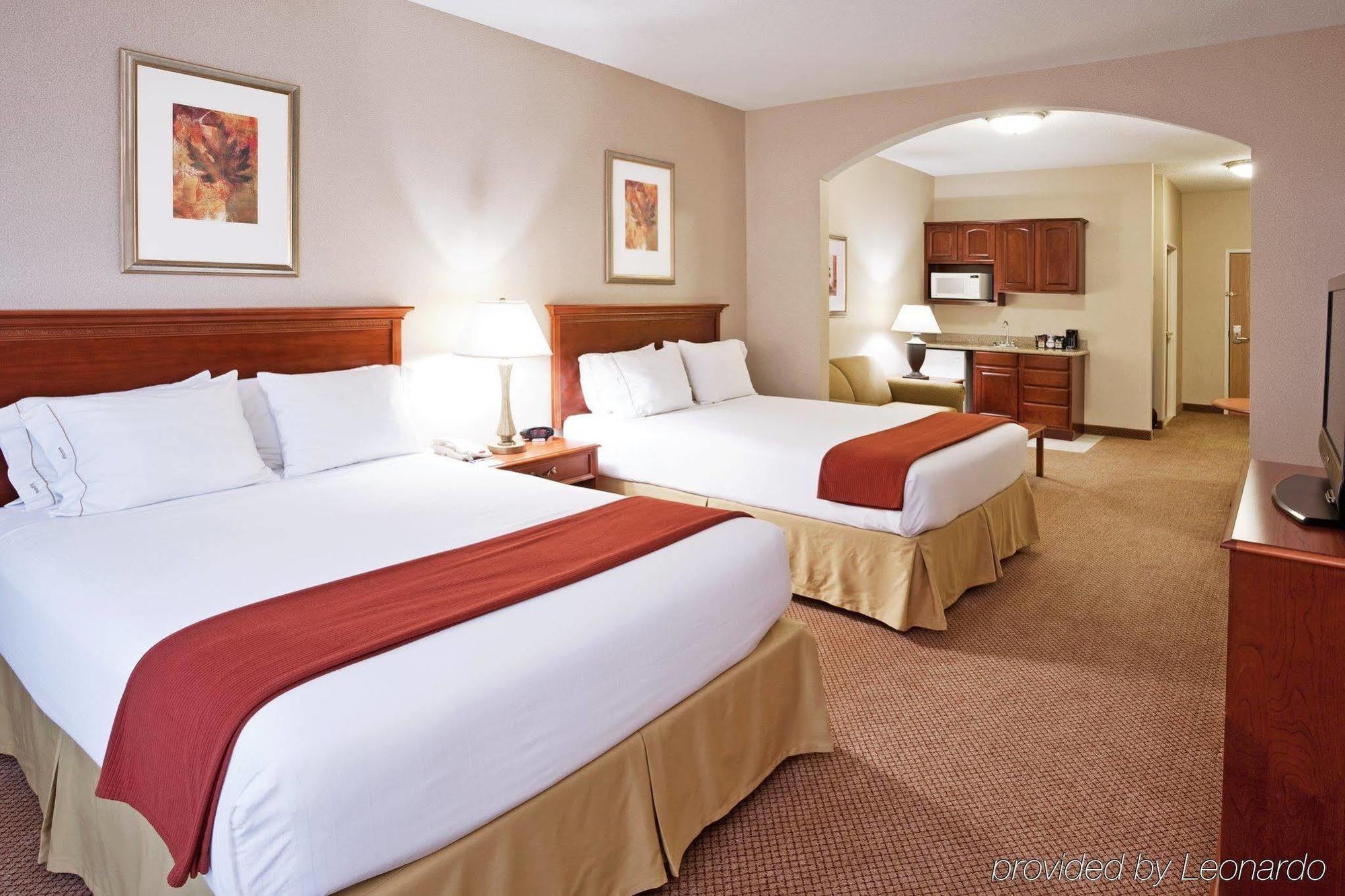 Holiday Inn Express Hotel & Suites Grand Blanc By Ihg Exterior photo