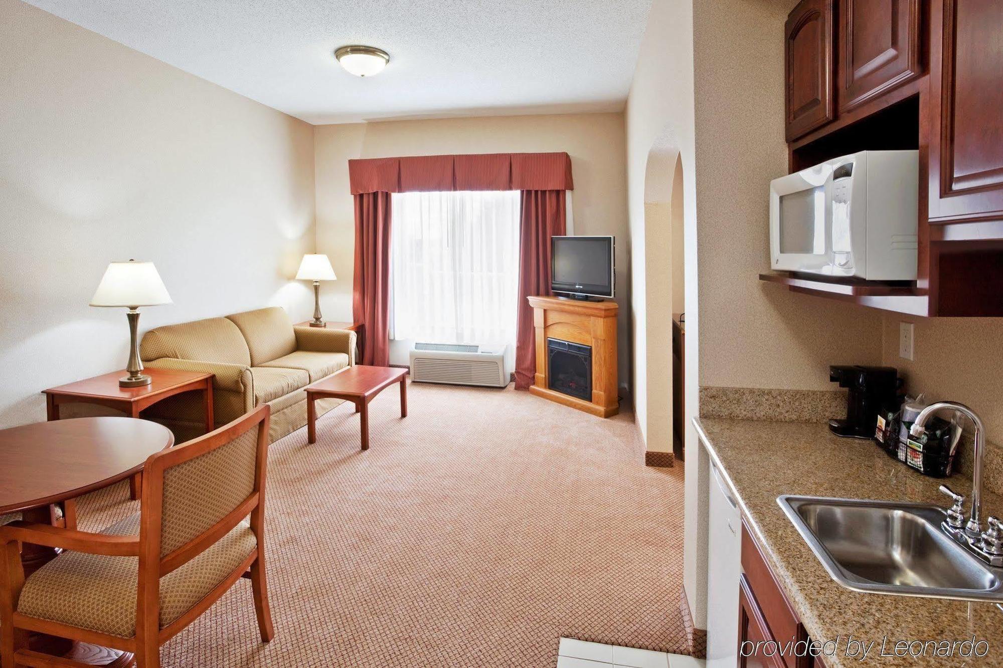 Holiday Inn Express Hotel & Suites Grand Blanc By Ihg Exterior photo